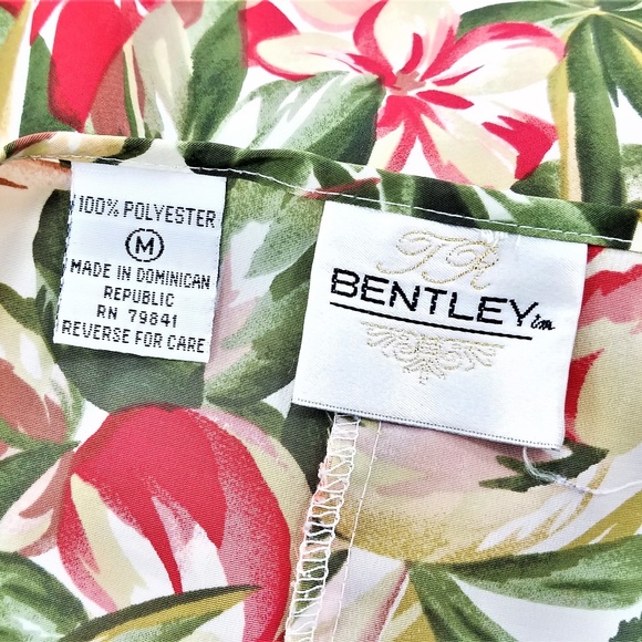 Two Patterned Medium Blouses - Picture 7 of 7